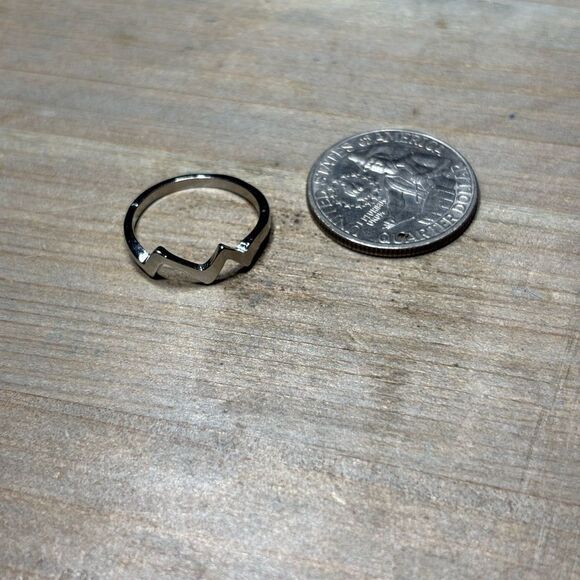 New! Heart Beat Silver Tone Ring Size 7 Costume Jewelry Hypoallergenic - Picture 3 of 5